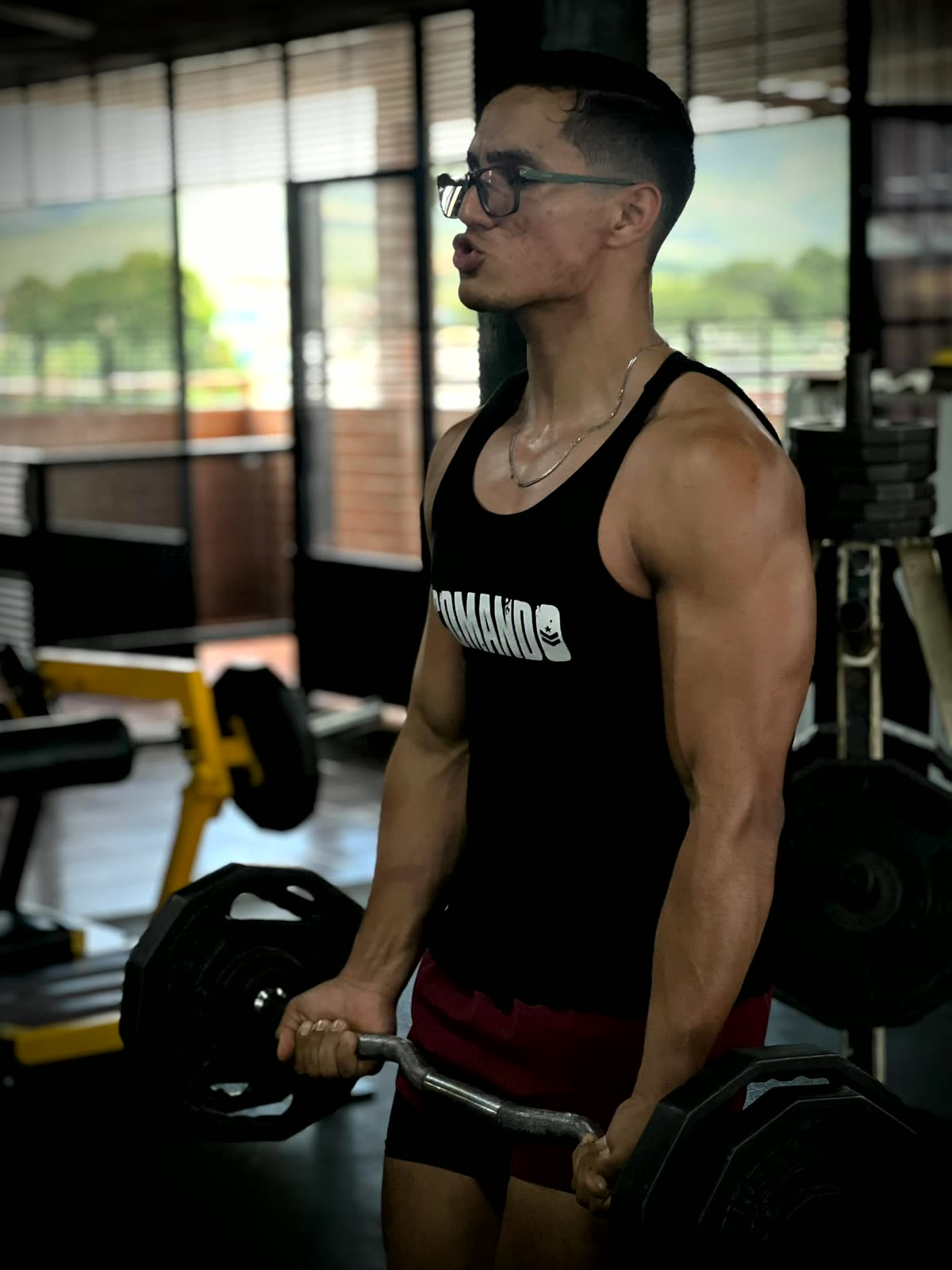 Samuel Sangroni, entrenador personal, en el gimnasio